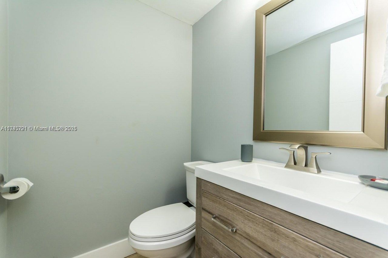 17620 Atlantic Blvd, Unit 519, Sunny Isles Beach, FL 33160 Photo