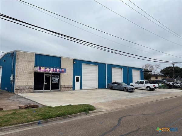 3107 E Red River Street, Victoria, TX 77901