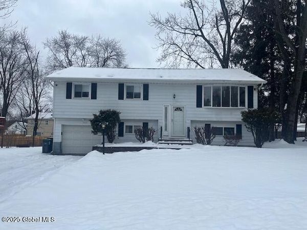 1829 Pawtucket Avenue, Niskayuna, NY 12309