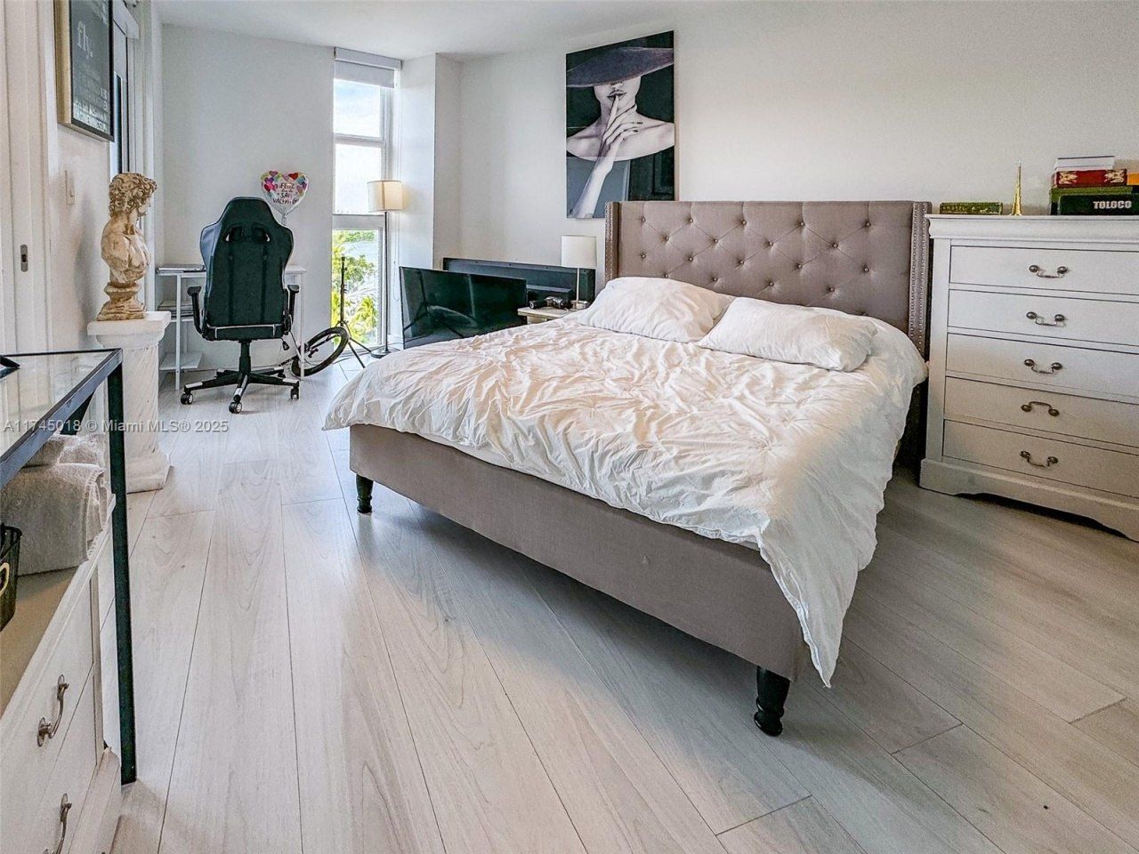 100 Bayview Dr, Unit 721, Sunny Isles Beach, FL 33160 Photo