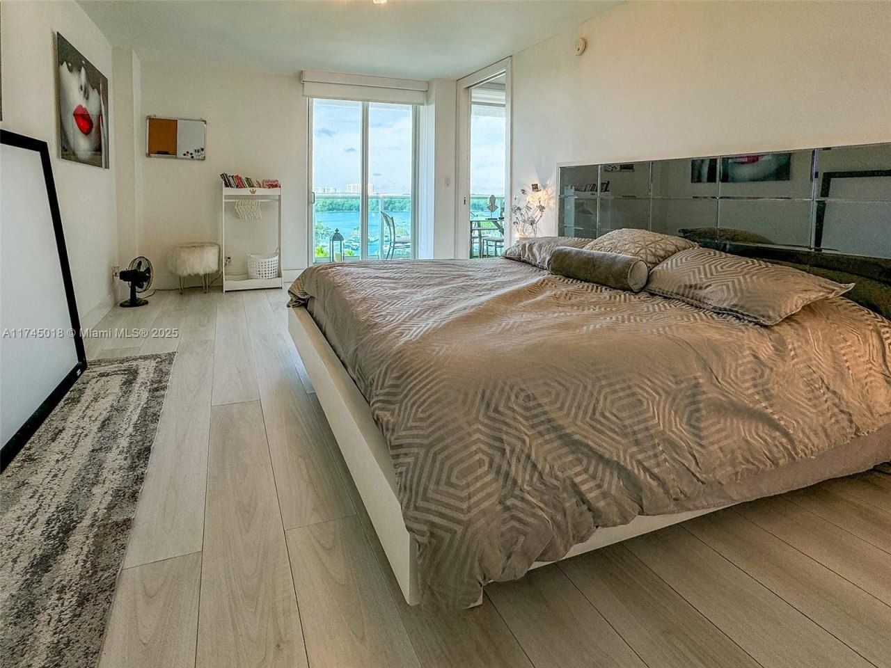 100 Bayview Dr, Unit 721, Sunny Isles Beach, FL 33160 Photo