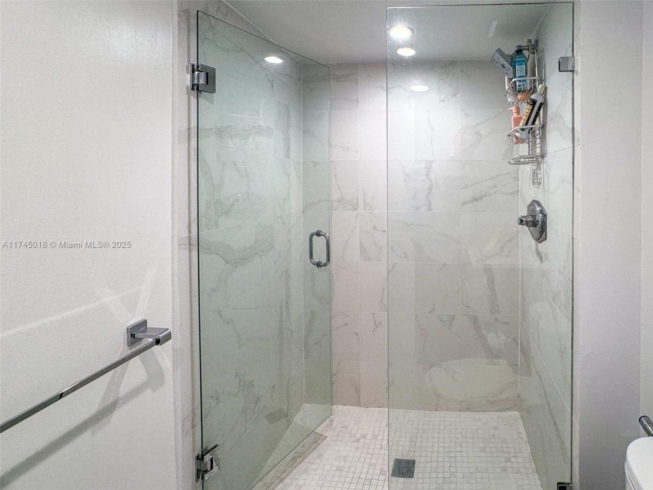 100 Bayview Dr, Unit 721, Sunny Isles Beach, FL 33160 Photo