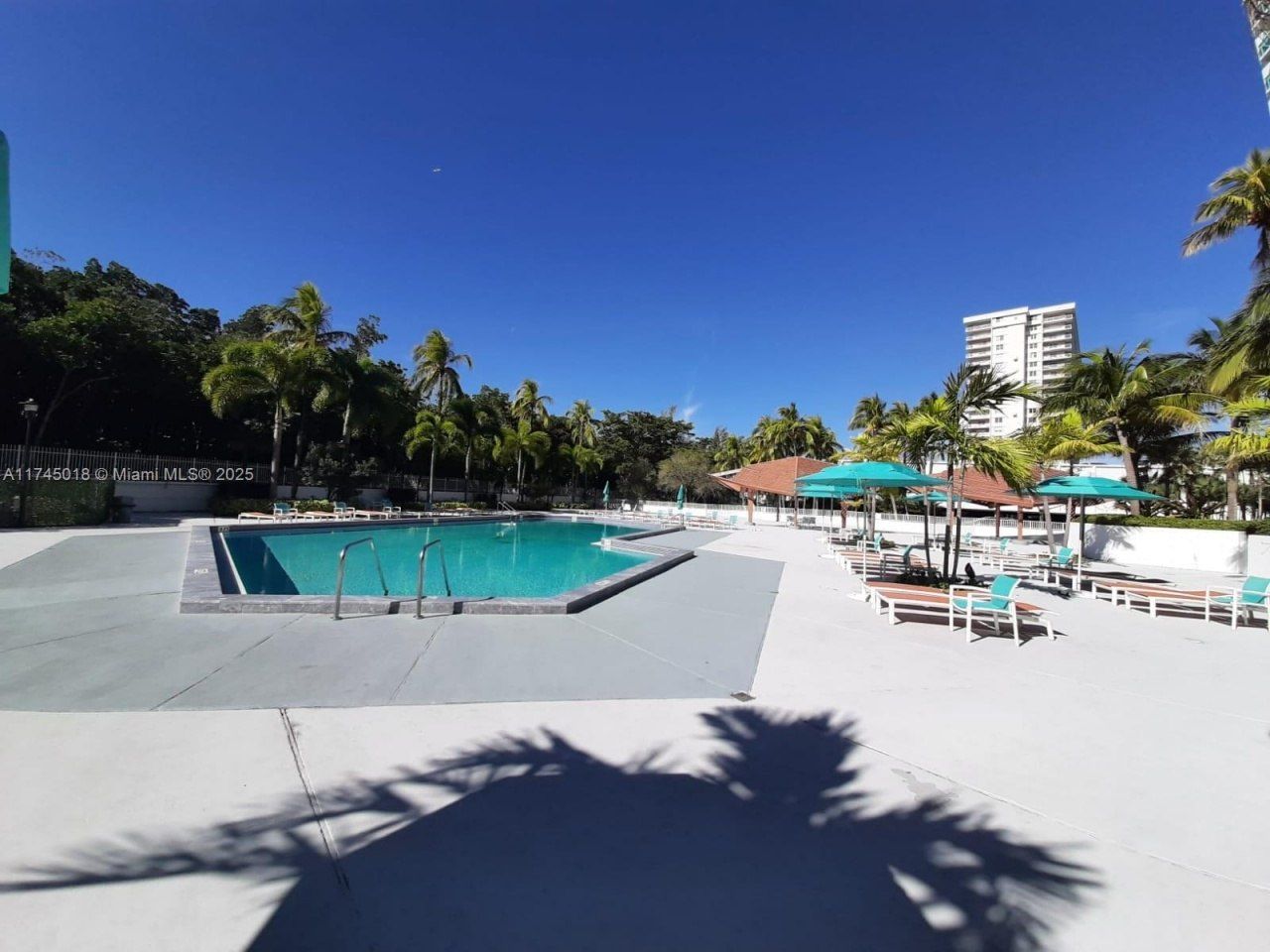 100 Bayview Dr, Unit 721, Sunny Isles Beach, FL 33160 Photo