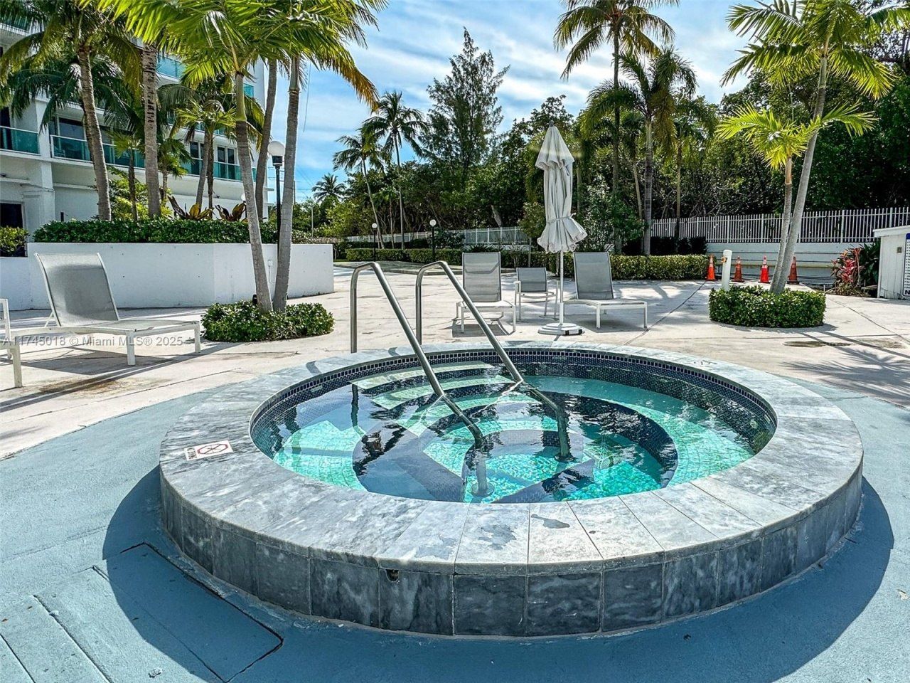 100 Bayview Dr, Unit 721, Sunny Isles Beach, FL 33160 Photo