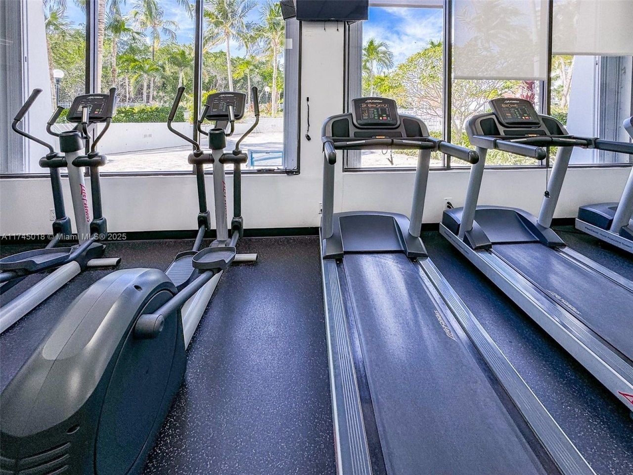 100 Bayview Dr, Unit 721, Sunny Isles Beach, FL 33160 Photo