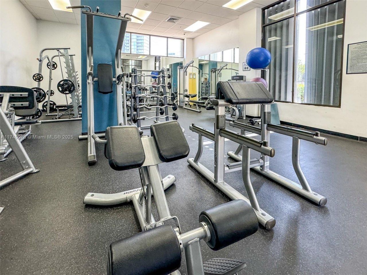 100 Bayview Dr, Unit 721, Sunny Isles Beach, FL 33160 Photo