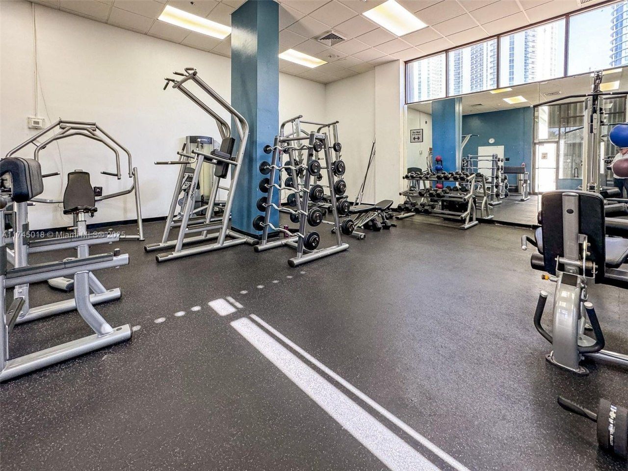 100 Bayview Dr, Unit 721, Sunny Isles Beach, FL 33160 Photo