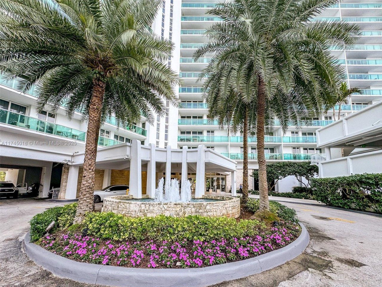 100 Bayview Dr, Unit 721, Sunny Isles Beach, FL 33160 Photo