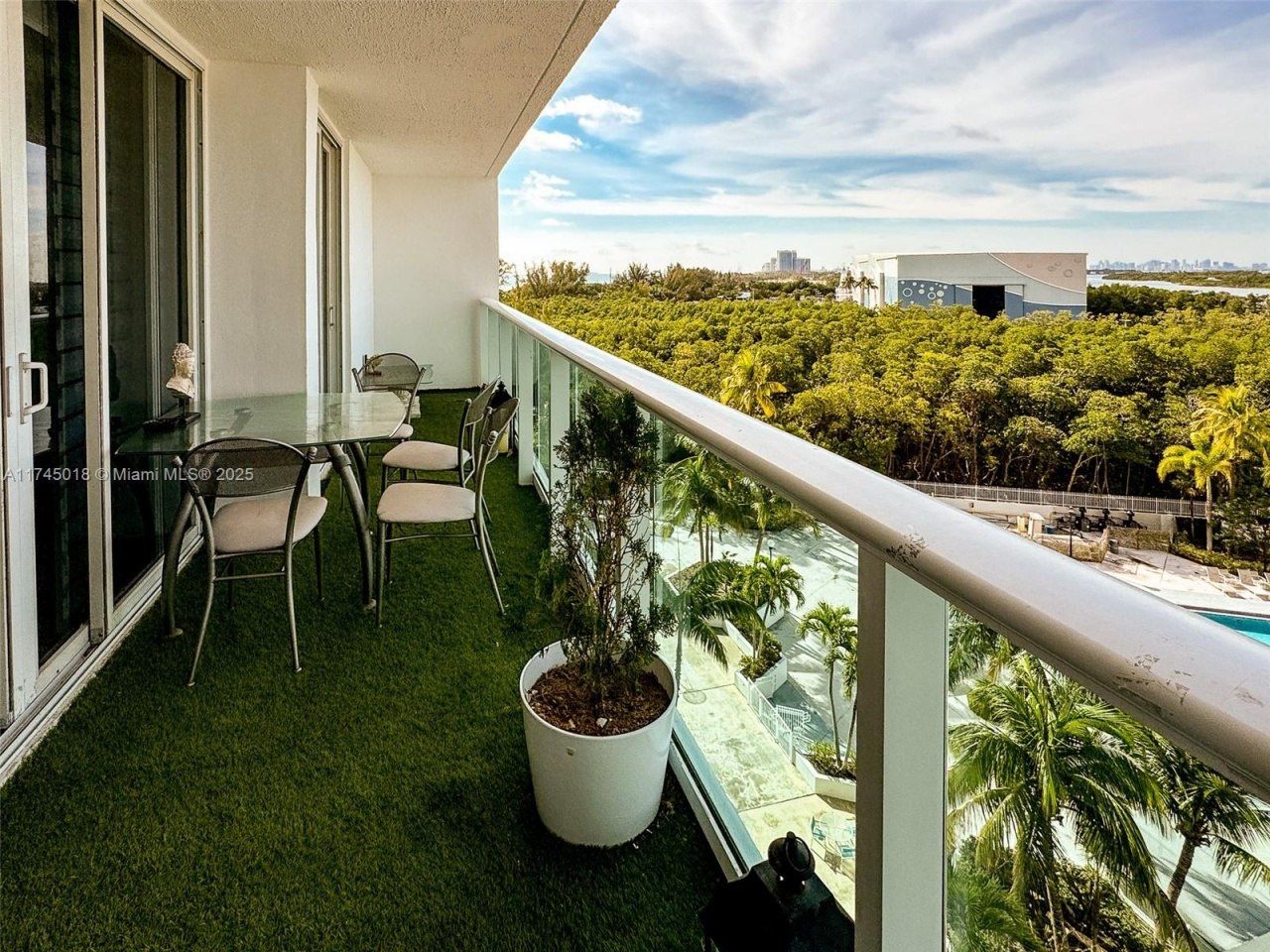 100 Bayview Dr, Unit 721, Sunny Isles Beach, FL 33160 Photo