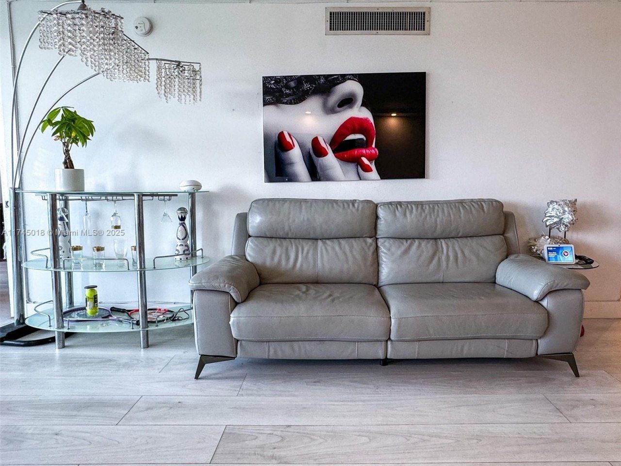 100 Bayview Dr, Unit 721, Sunny Isles Beach, FL 33160 Photo