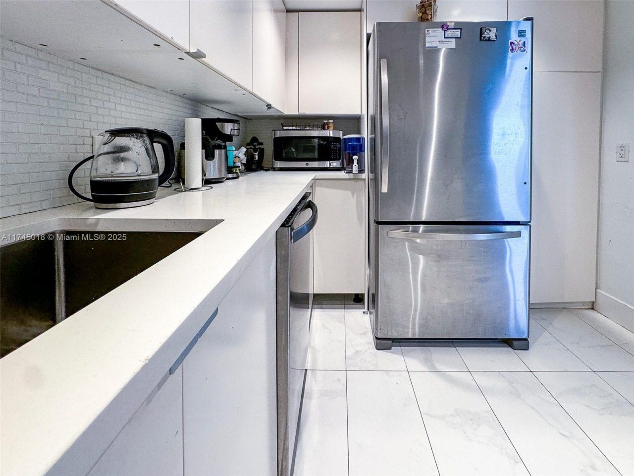 100 Bayview Dr, Unit 721, Sunny Isles Beach, FL 33160 Photo