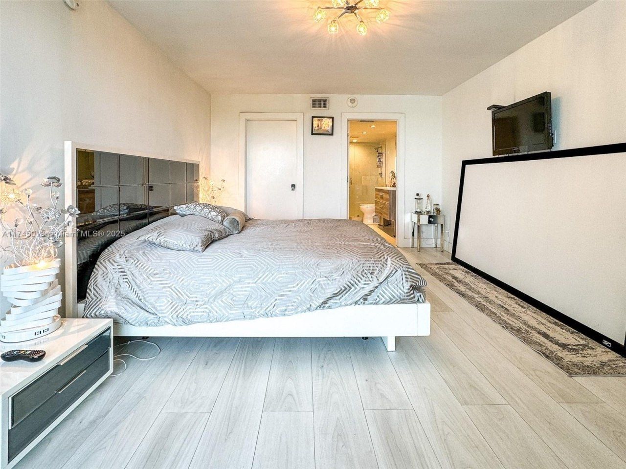 100 Bayview Dr, Unit 721, Sunny Isles Beach, FL 33160 Photo