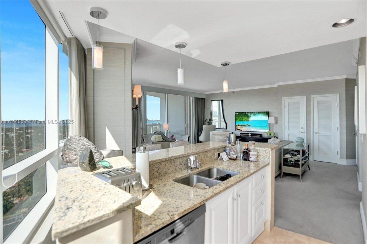 4401 Collins Ave, Unit 2114/2116, Miami Beach, FL 33140 Photo