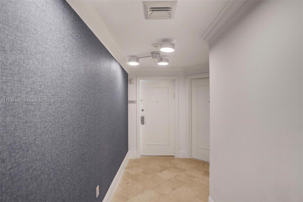 4401 Collins Ave, Unit 2114/2116, Miami Beach, FL 33140 Photo