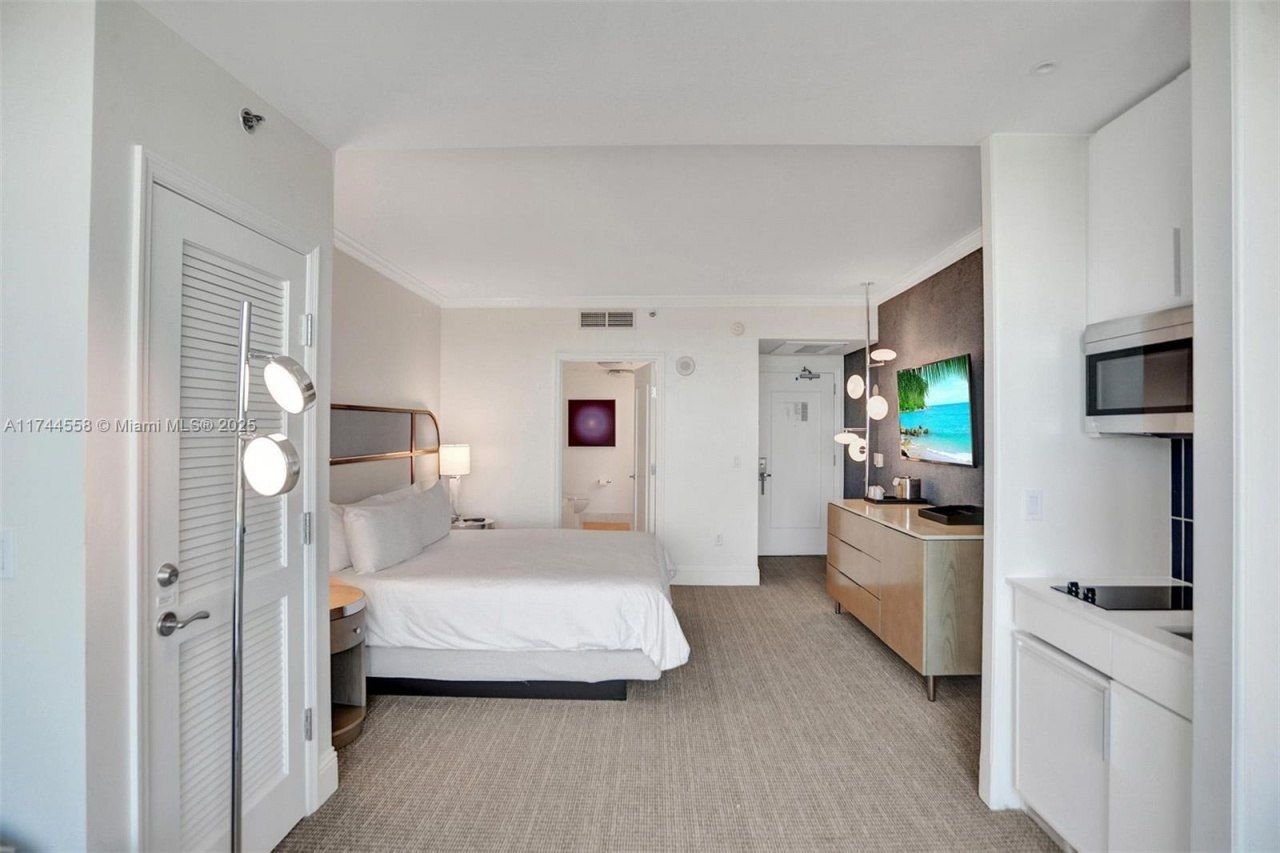 4401 Collins Ave, Unit 2114/2116, Miami Beach, FL 33140 Photo