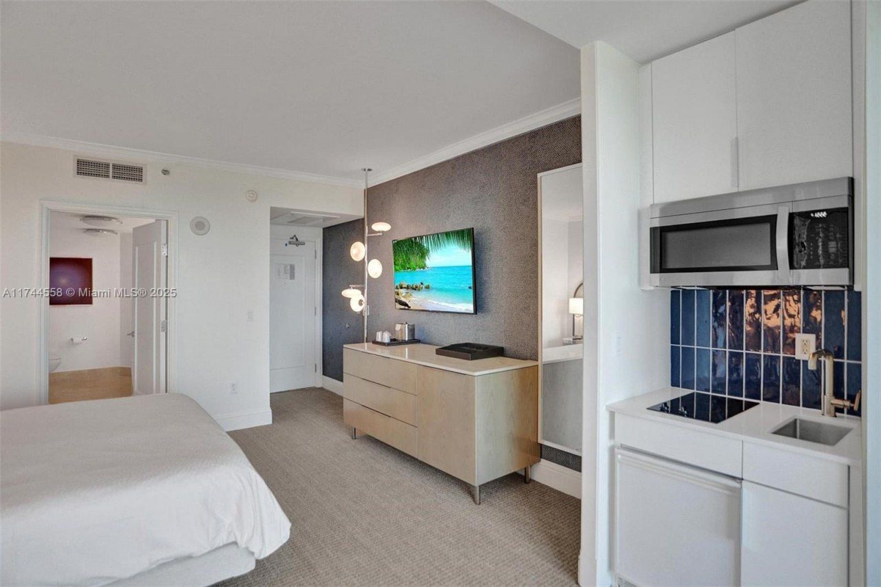 4401 Collins Ave, Unit 2114/2116, Miami Beach, FL 33140 Photo