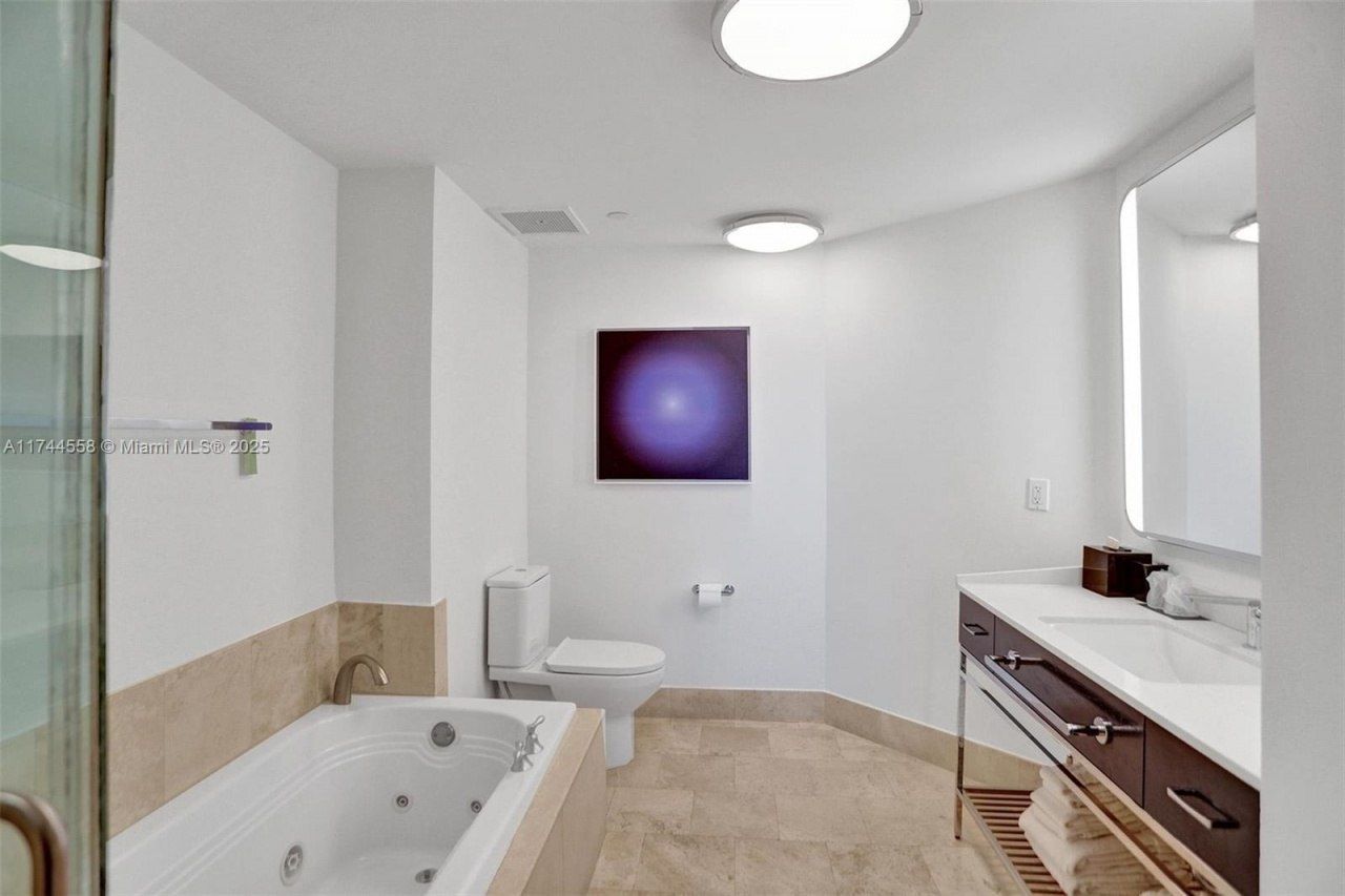 4401 Collins Ave, Unit 2114/2116, Miami Beach, FL 33140 Photo