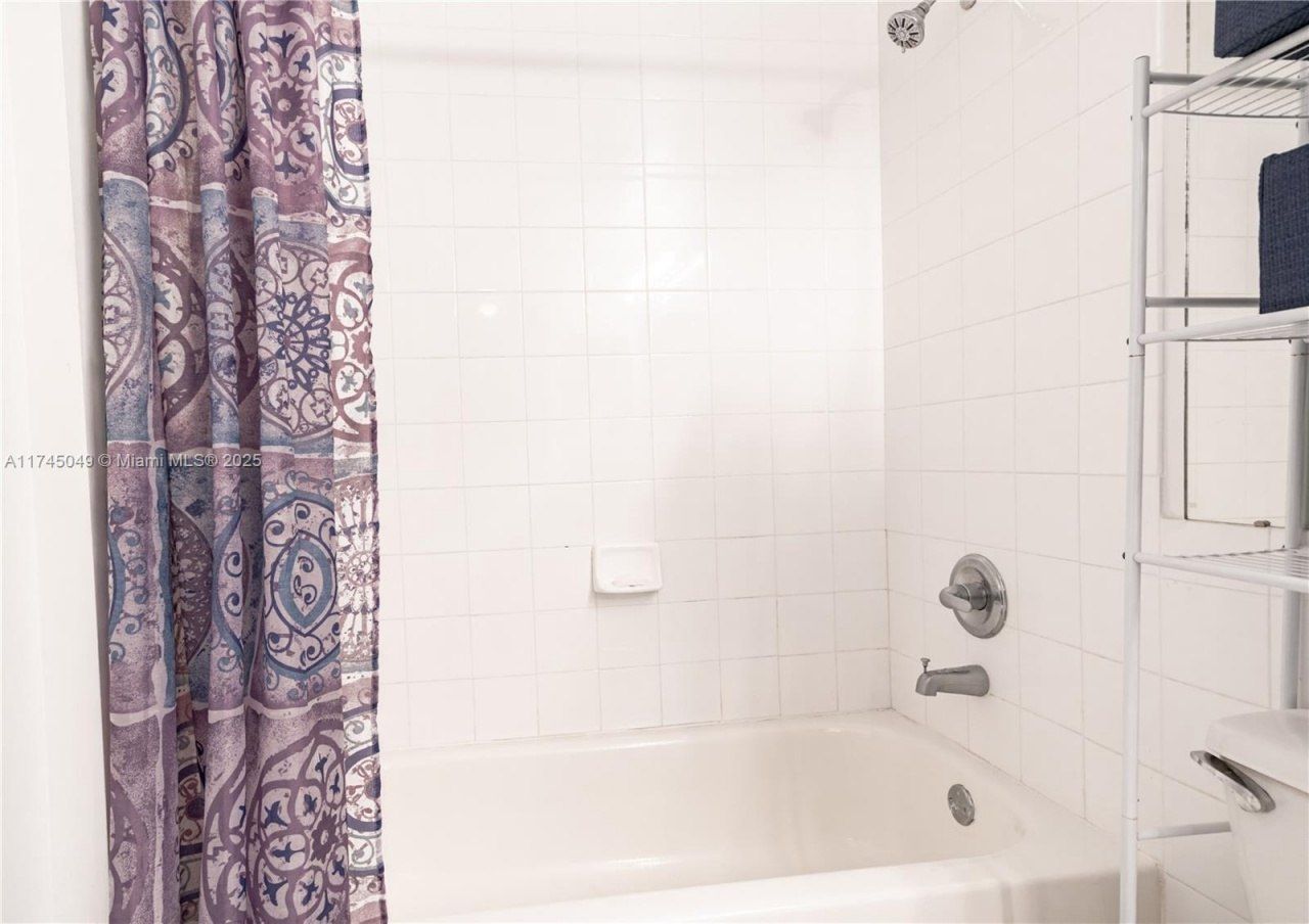 5091 NW 7th St, Unit 1001, Miami, FL 33126 Photo