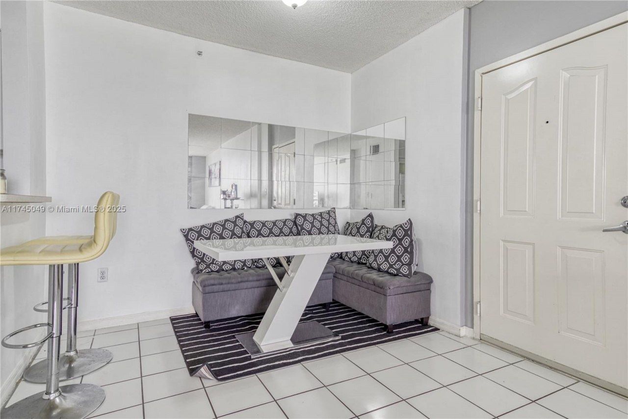 5091 NW 7th St, Unit 1001, Miami, FL 33126 Photo