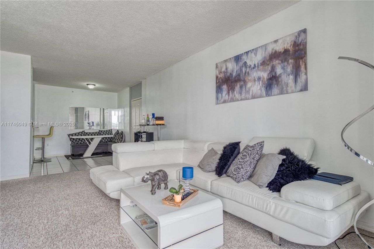 5091 NW 7th St, Unit 1001, Miami, FL 33126 Photo