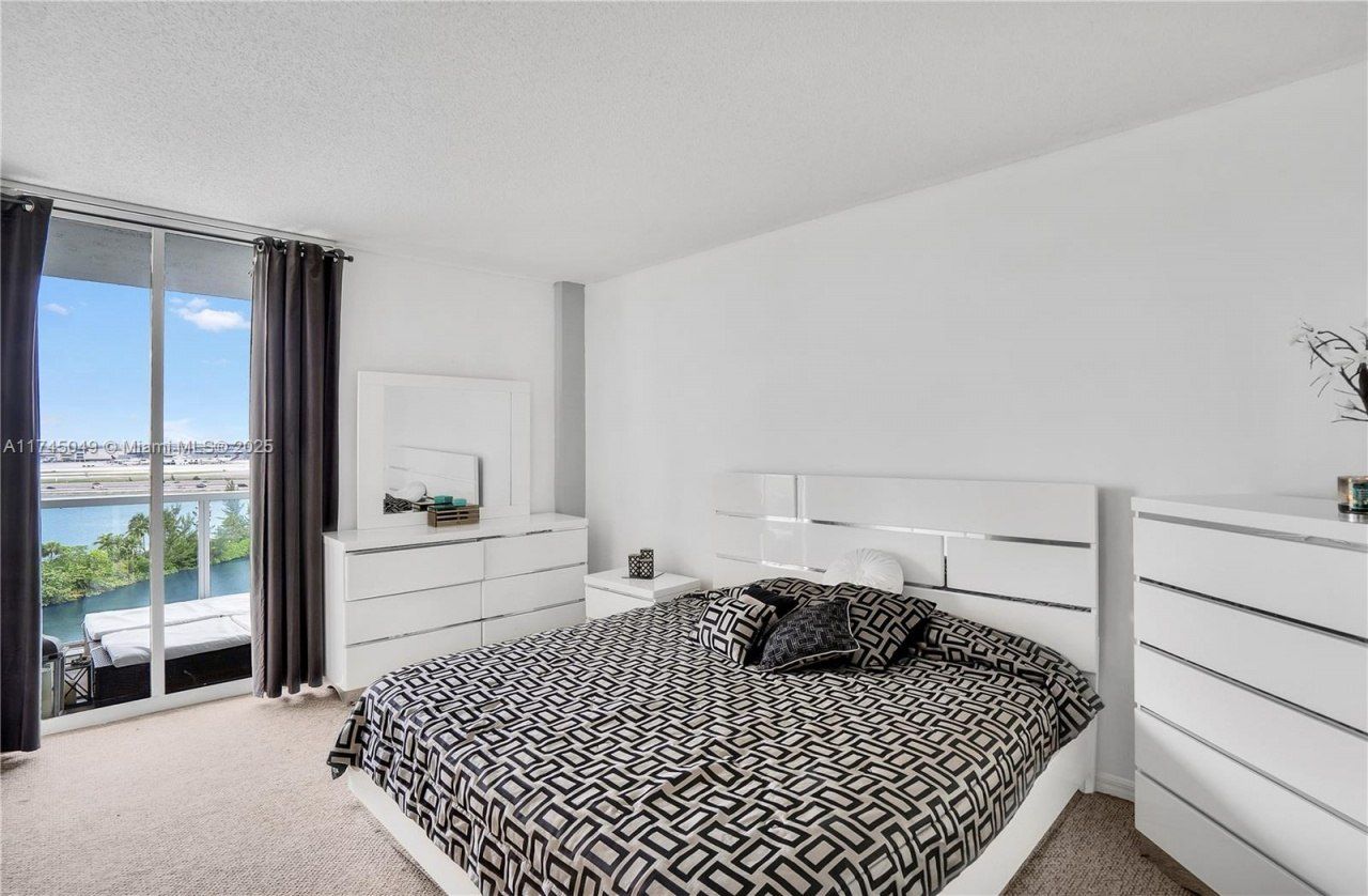 5091 NW 7th St, Unit 1001, Miami, FL 33126 Photo