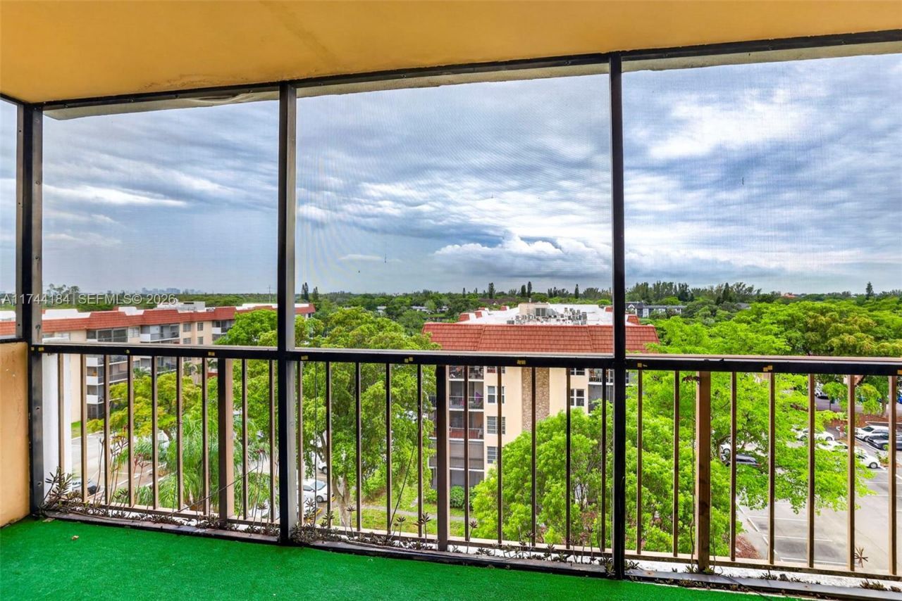 4174 Inverrary Drive, Unit 706, Lauderhill, FL 33319 Photo