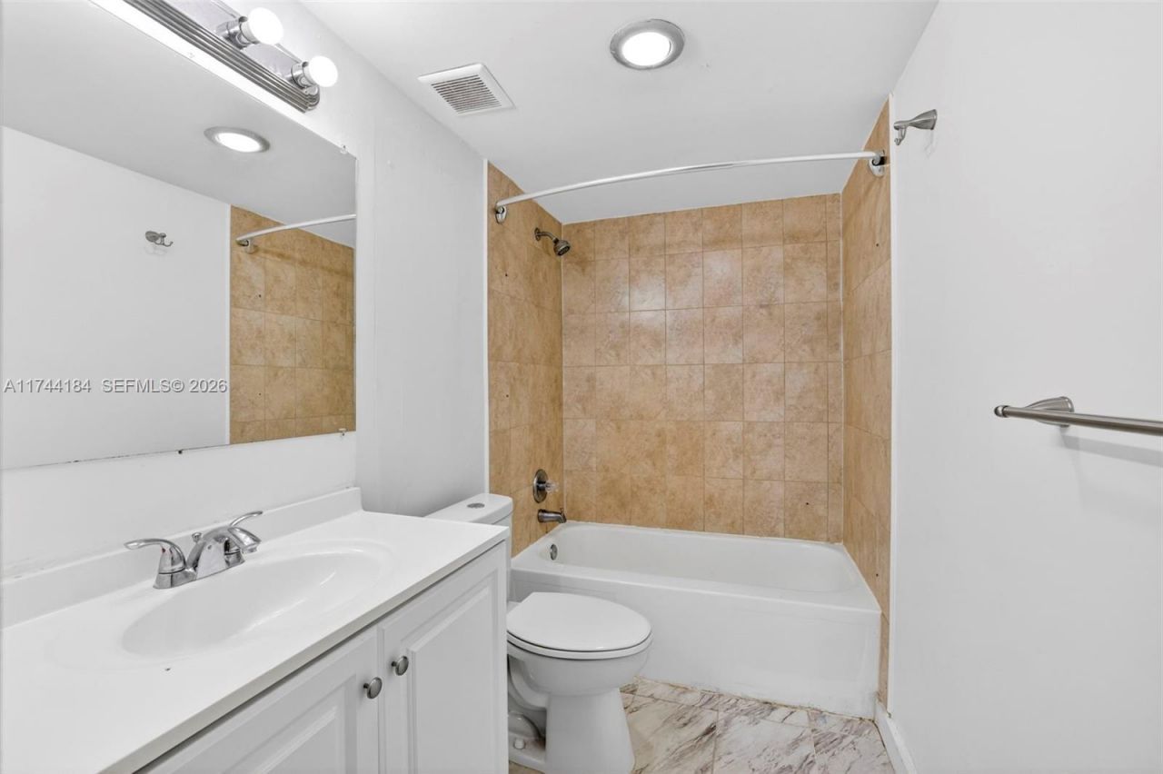 4174 Inverrary Drive, Unit 706, Lauderhill, FL 33319 Photo