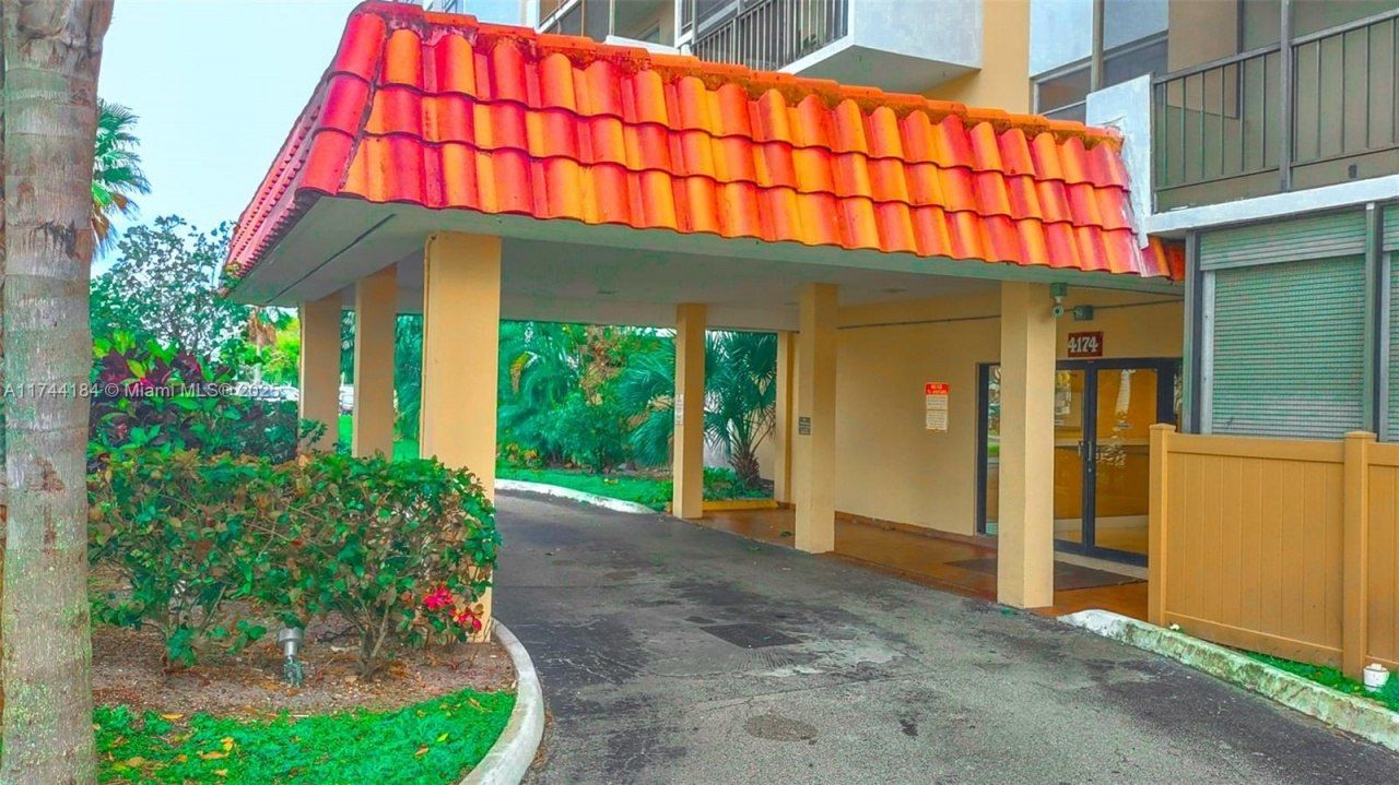 4174 Inverrary Drive, Unit 706, Lauderhill, FL 33319 Photo