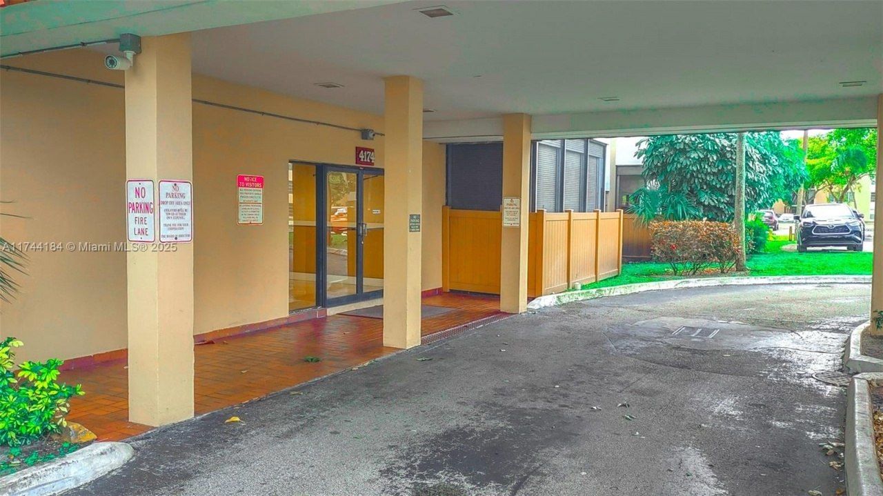 4174 Inverrary Drive, Unit 706, Lauderhill, FL 33319 Photo