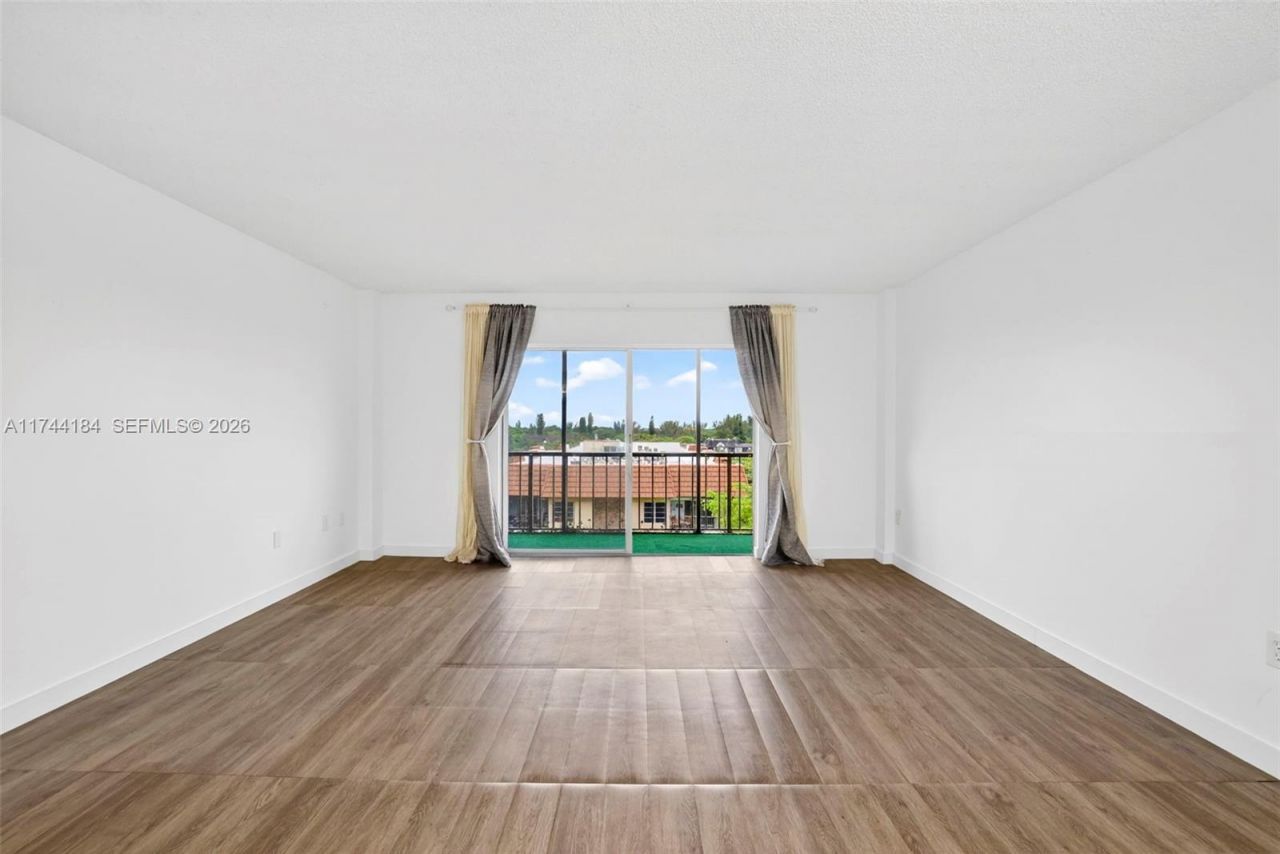 4174 Inverrary Drive, Unit 706, Lauderhill, FL 33319 Photo