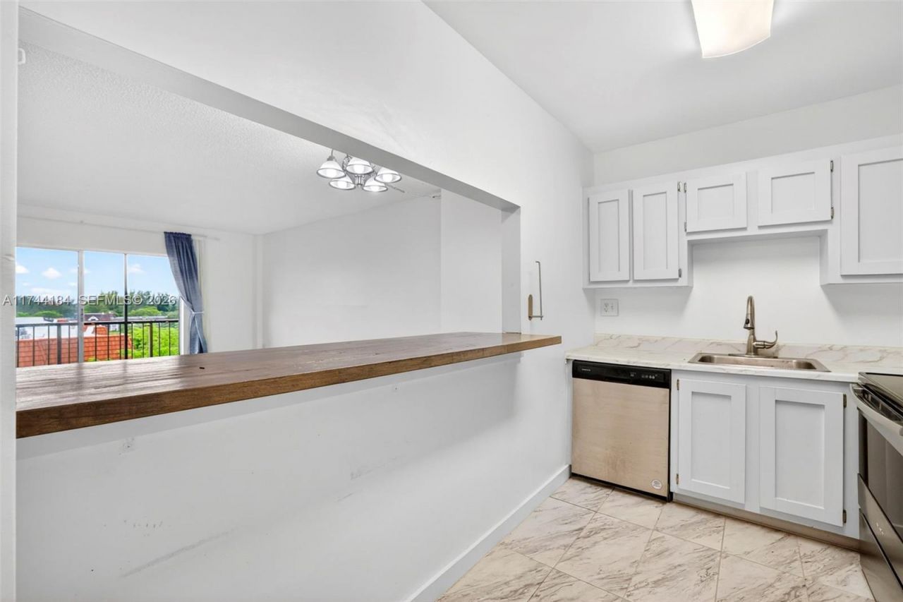 4174 Inverrary Drive, Unit 706, Lauderhill, FL 33319 Photo