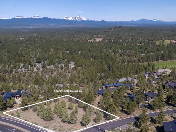 3700 NW Perspective Drive, Bend, OR 97703