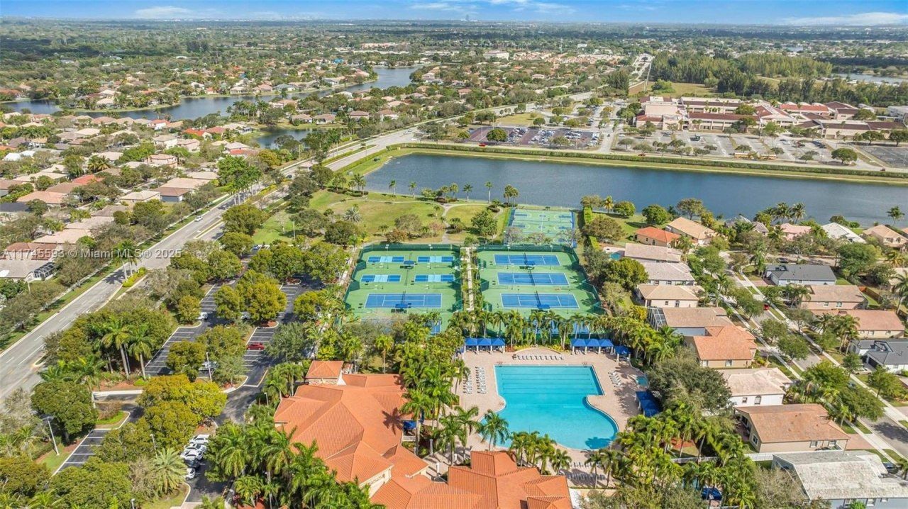 13275 NW 15th St, Pembroke Pines, FL 33028 Photo