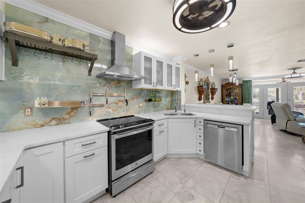 1661 Watermark Circle Ne, Unit C, Saint Petersburg, FL 33702 Photo