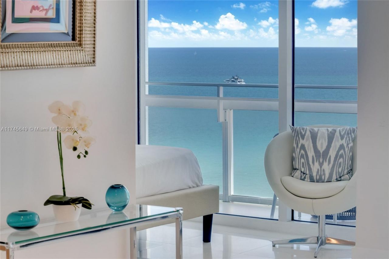 6801 Collins Ave, Unit 1206, Miami Beach, FL 33141 Photo