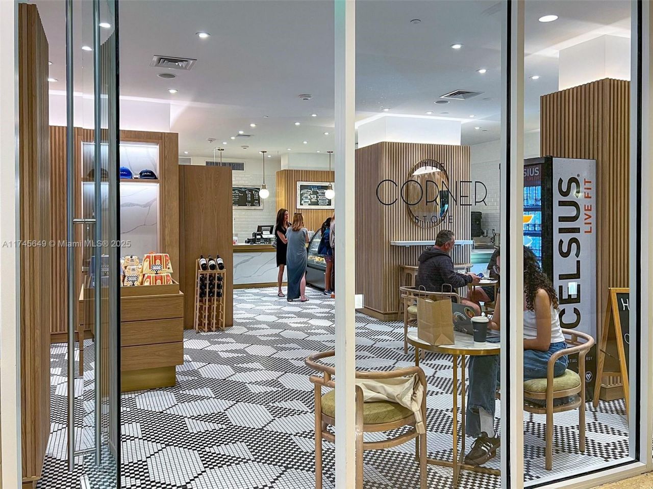 6801 Collins Ave, Unit 1206, Miami Beach, FL 33141 Photo