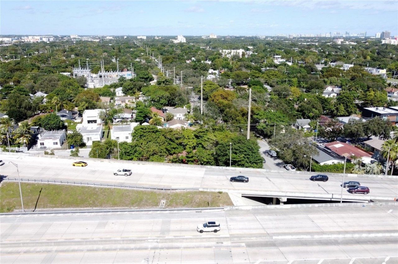 321 NW 37th St, Miami, FL 33127 Photo