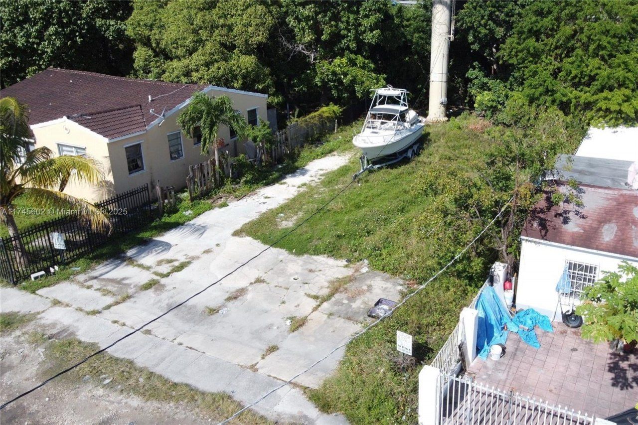 321 NW 37th St, Miami, FL 33127 Photo