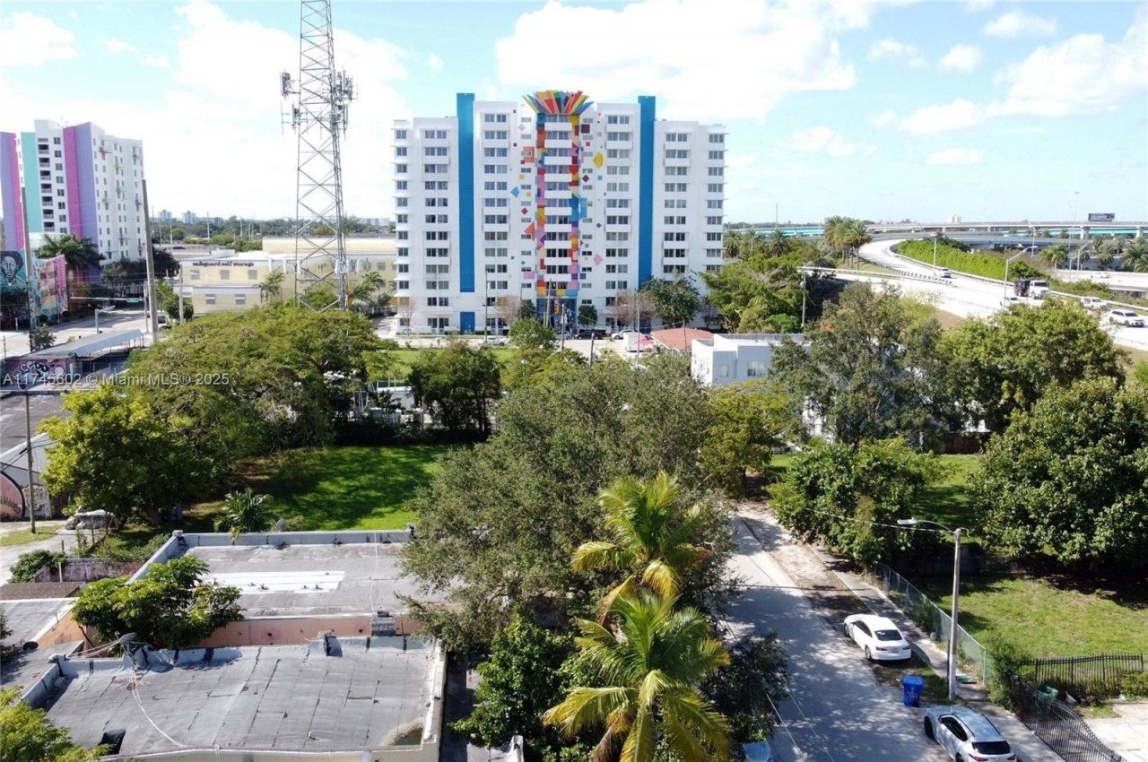 321 NW 37th St, Miami, FL 33127 Photo