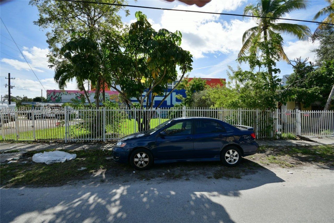 321 NW 37th St, Miami, FL 33127 Photo