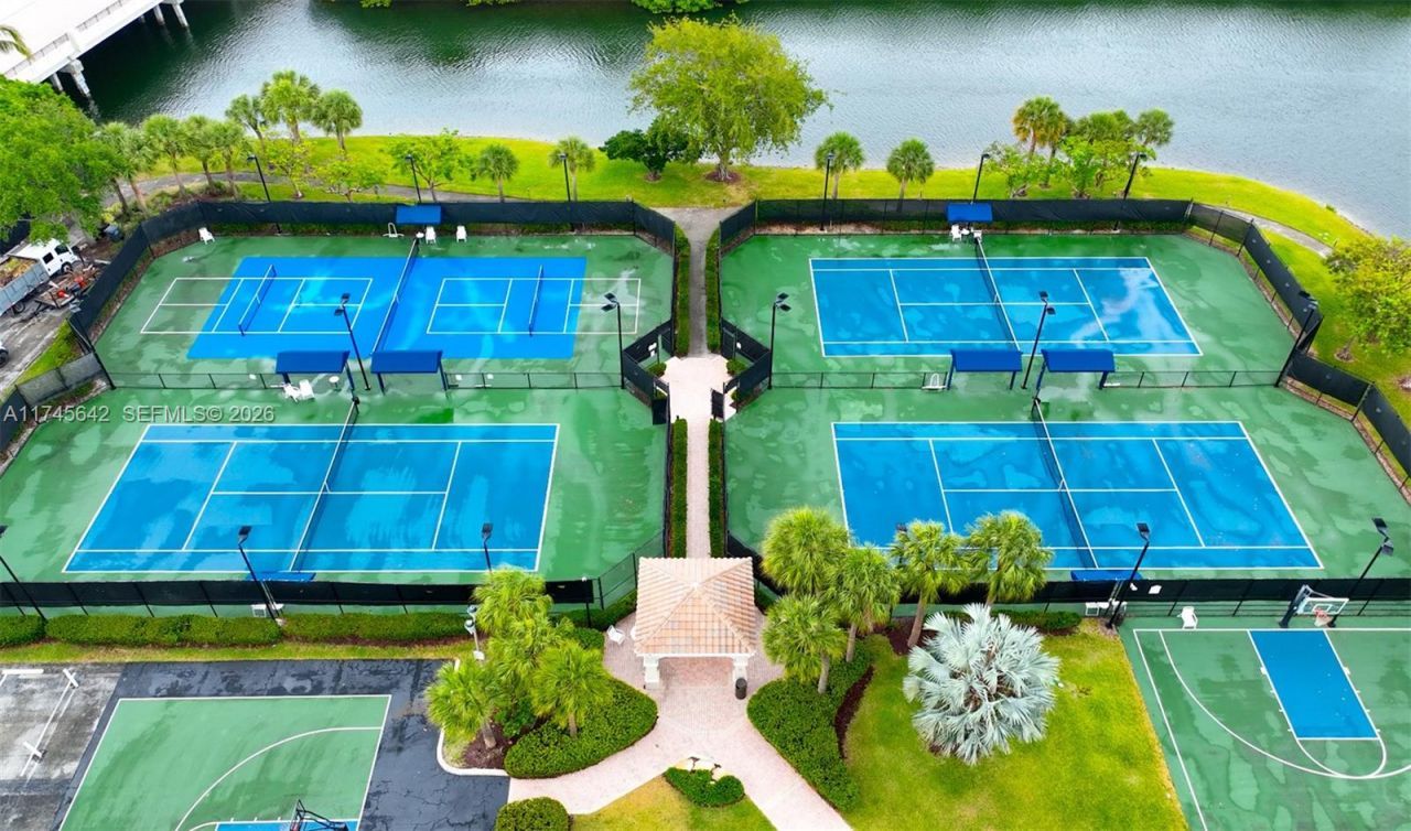 920 Captiva Dr, Hollywood, FL 33019 Photo