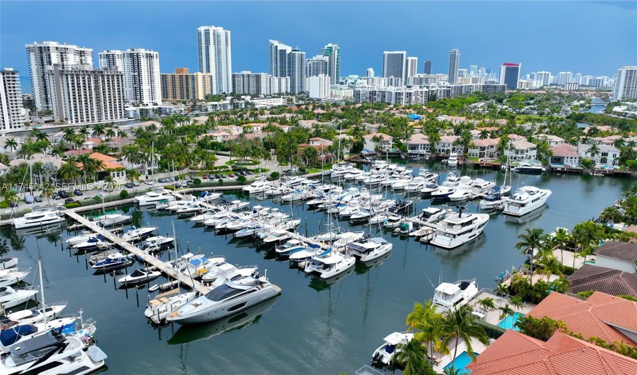 920 Captiva Dr, Hollywood, FL 33019 Photo