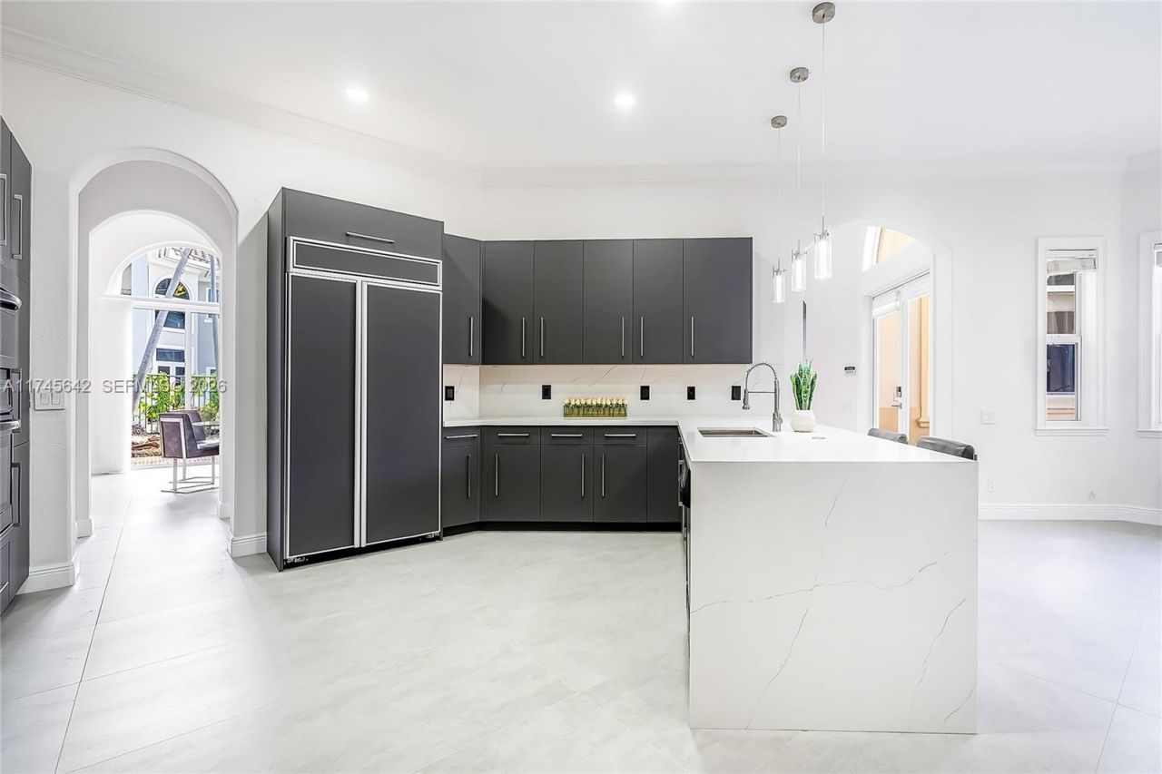 920 Captiva Dr, Hollywood, FL 33019 Photo