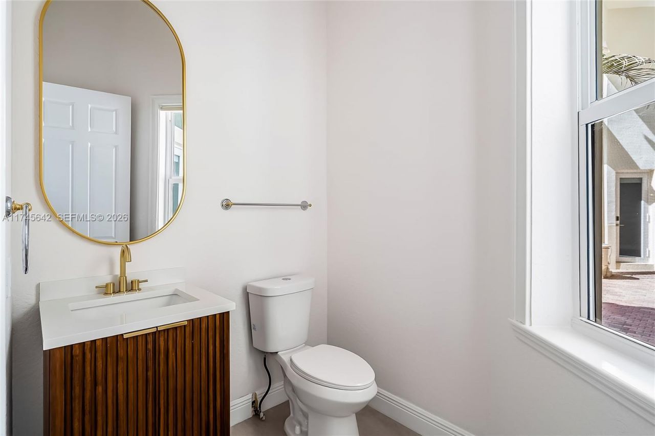 920 Captiva Dr, Hollywood, FL 33019 Photo