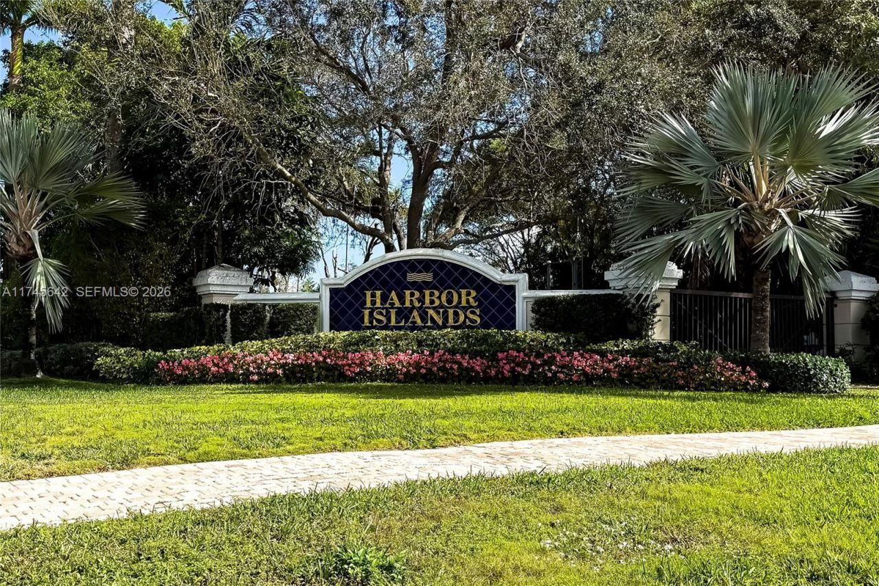 920 Captiva Dr, Hollywood, FL 33019 Photo