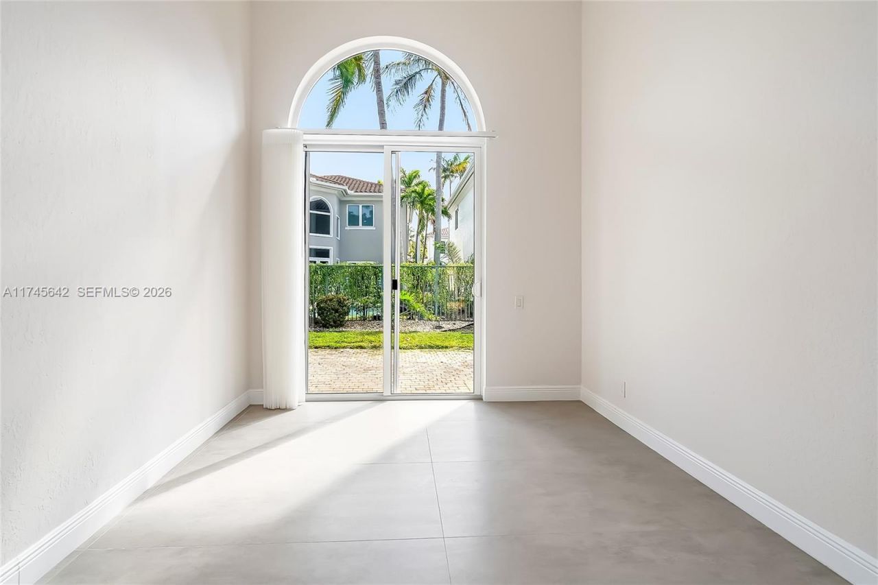 920 Captiva Dr, Hollywood, FL 33019 Photo
