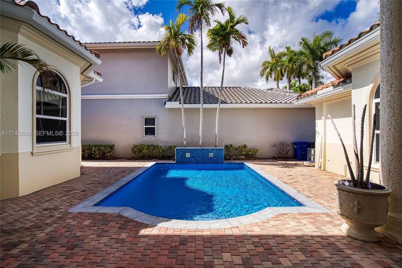 920 Captiva Dr, Hollywood, FL 33019 Photo