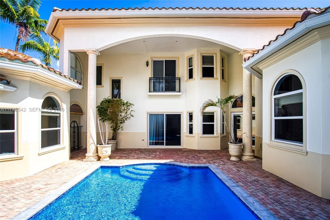 920 Captiva Dr, Hollywood, FL 33019 Photo