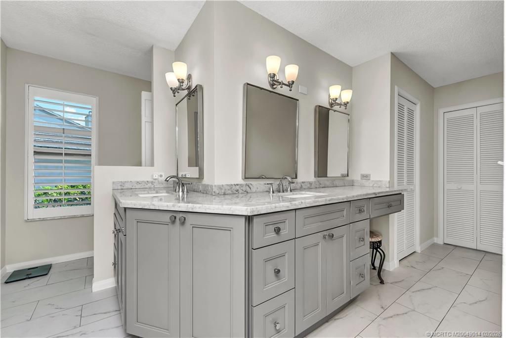 2102 NW Greenbriar Lane, Palm City, FL 34990 Photo