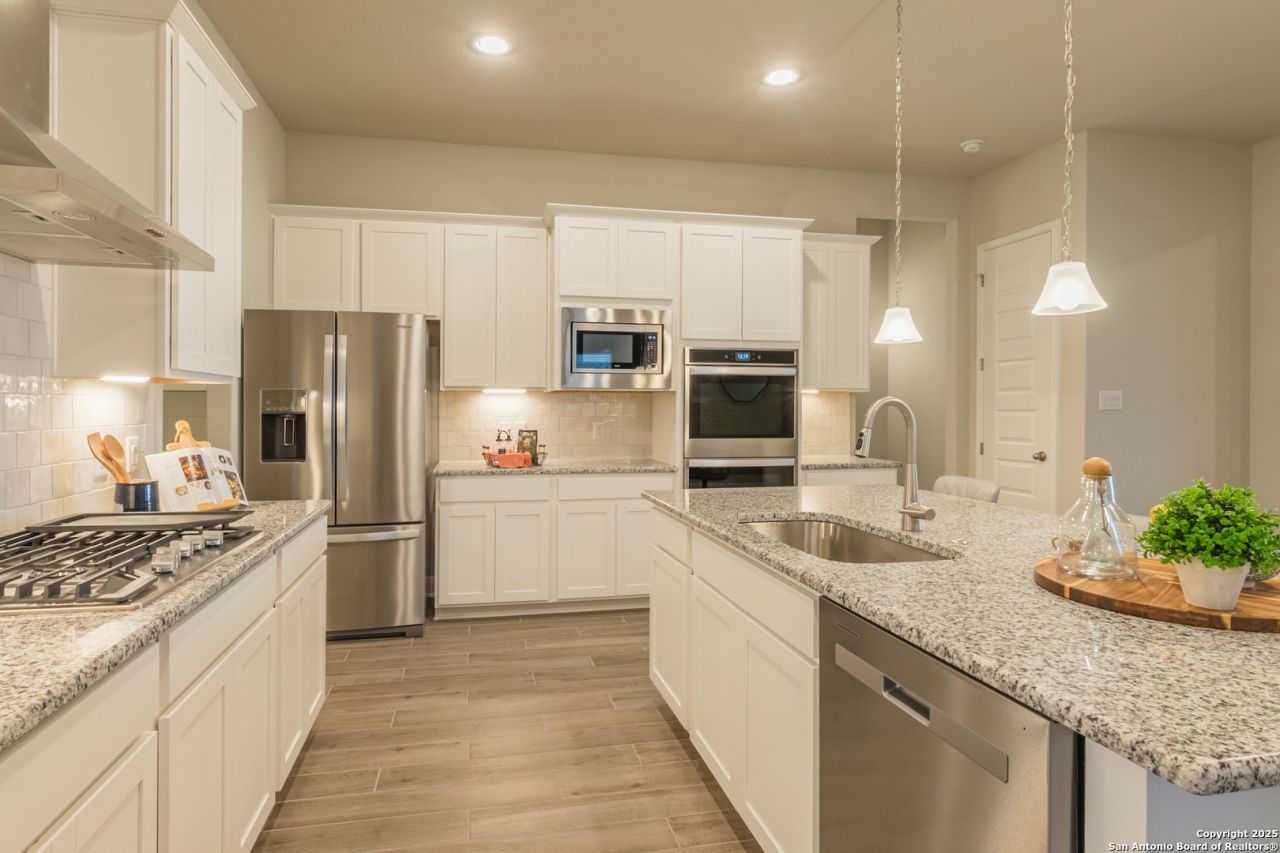 108 Rosanna Ridge, Universal City, TX 78148 Main Photo